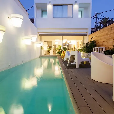 In With Pool On The Beach